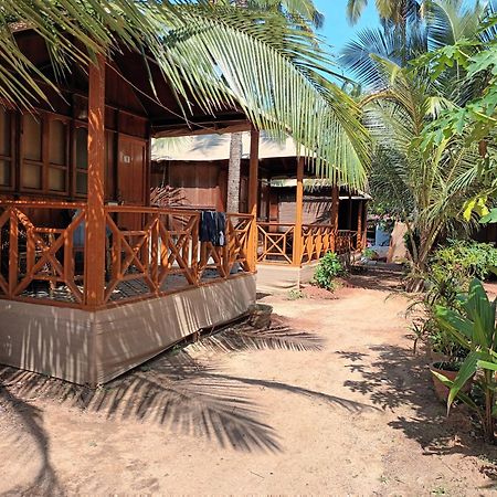 Big Fish Hotell Canacona Exteriör bild